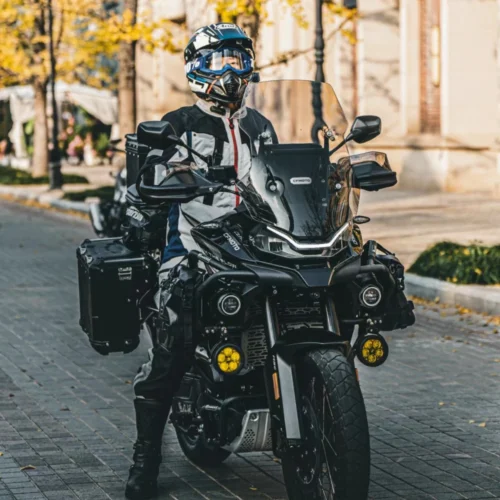 Parabrisas deportivo delantero con aumento de altura. CFMOTO 800MT MT800 - Imagen 3