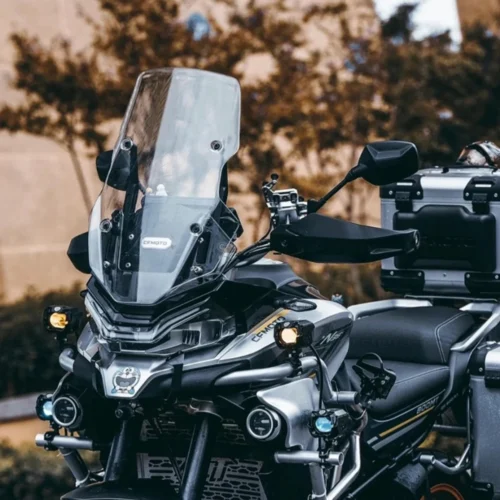 Parabrisas deportivo delantero con aumento de altura. CFMOTO 800MT MT800 - Imagen 16