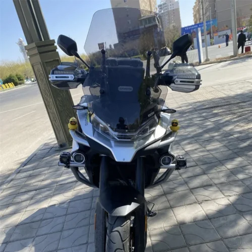Parabrisas deportivo delantero con aumento de altura. CFMOTO 800MT MT800 - Imagen 4